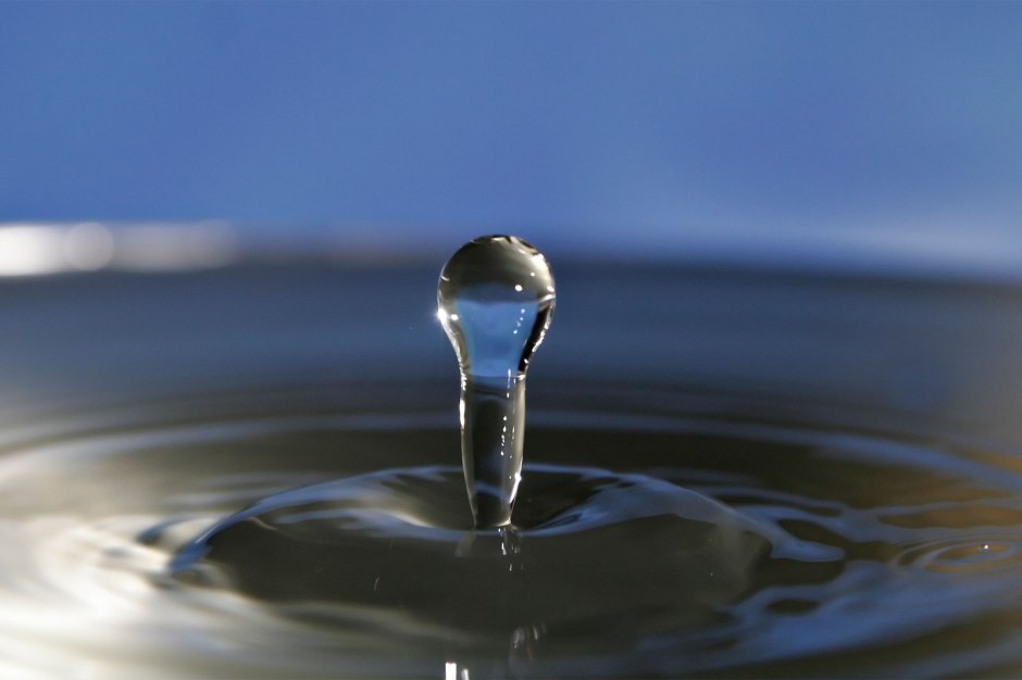 water_droplet_blue_bg05
